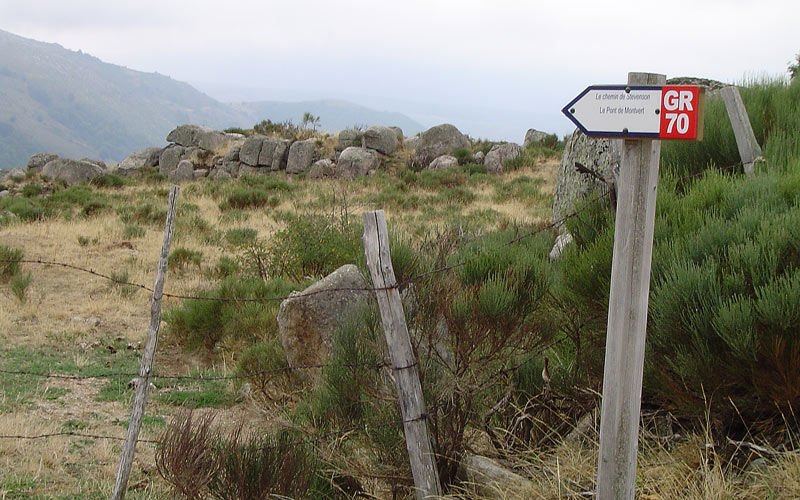 Le_chemin_de_Stevenson_descend_du_Mont_Lozère_vers_Pont-de-Montvert.JPG: Havang(nl)