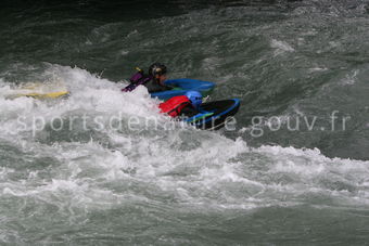 Nage en eaux vives 001 - Tous droits réservés - Mathieu Morverand - Photothèque sportsdenature.gouv.fr