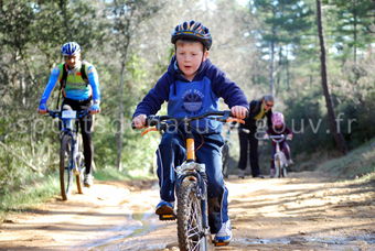 Pratiques enfants 001 - Tous droits réservés - Ludmilla Ridoin - Photothèque sportsdenature.gouv.fr