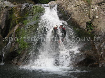 Canyoning 001 - Tous droits réservés - Mathieu Morverand - Photothèque sportsdenature.gouv.fr