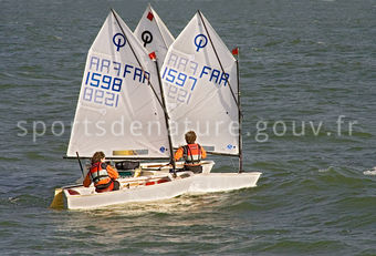 Voile légère 001 - Tous droits réservés - Josée Grégoire - Photothèque sportsdenature.gouv.fr