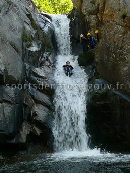 Canyoning 011 - Tous droits réservés - Mathieu Morverand - Photothèque sportsdenature.gouv.fr