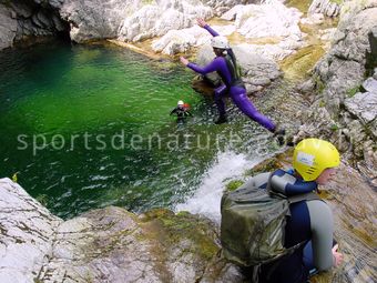 Canyoning 012 - Tous droits réservés - Mathieu Morverand - Photothèque sportsdenature.gouv.fr