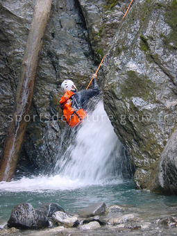 Canyoning 013 - Tous droits réservés - Mathieu Morverand - Photothèque sportsdenature.gouv.fr