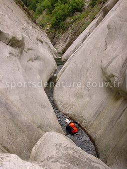 Canyoning 020 - Tous droits réservés - Mathieu Morverand - Photothèque sportsdenature.gouv.fr